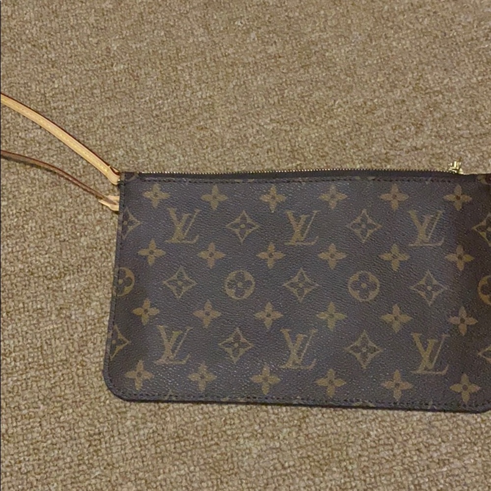 BRAND NEW LV NeverFull Pouch